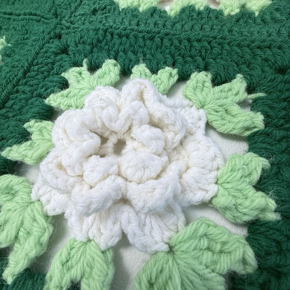 Handmade Crochet Afghan Throw 3D Flowers Granny Squares 79 x 44 Green White - Picture 4 of 6